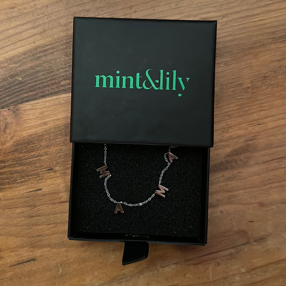 Mama Necklace